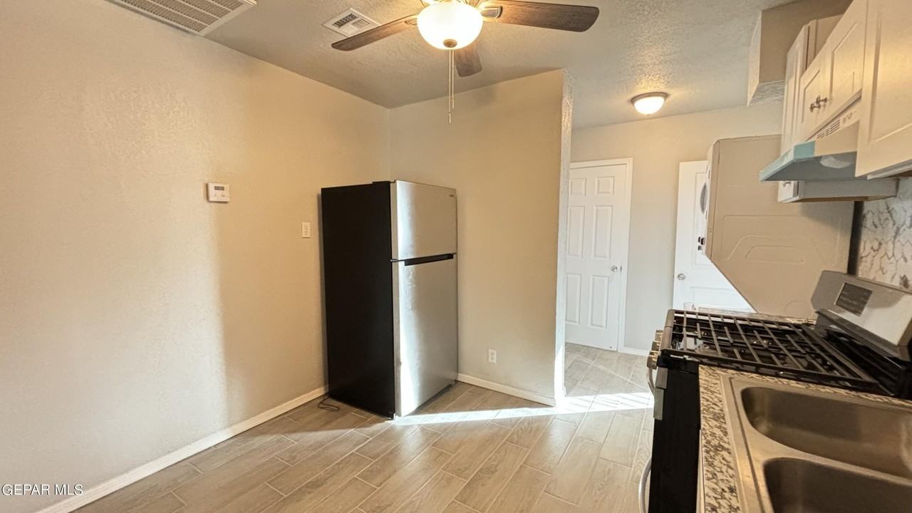 821 Olson St #B - Photo 6 of 21