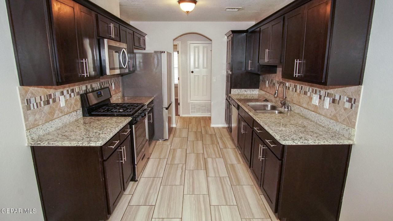 14816 Tierra Haven Ave - Photo 6 of 25