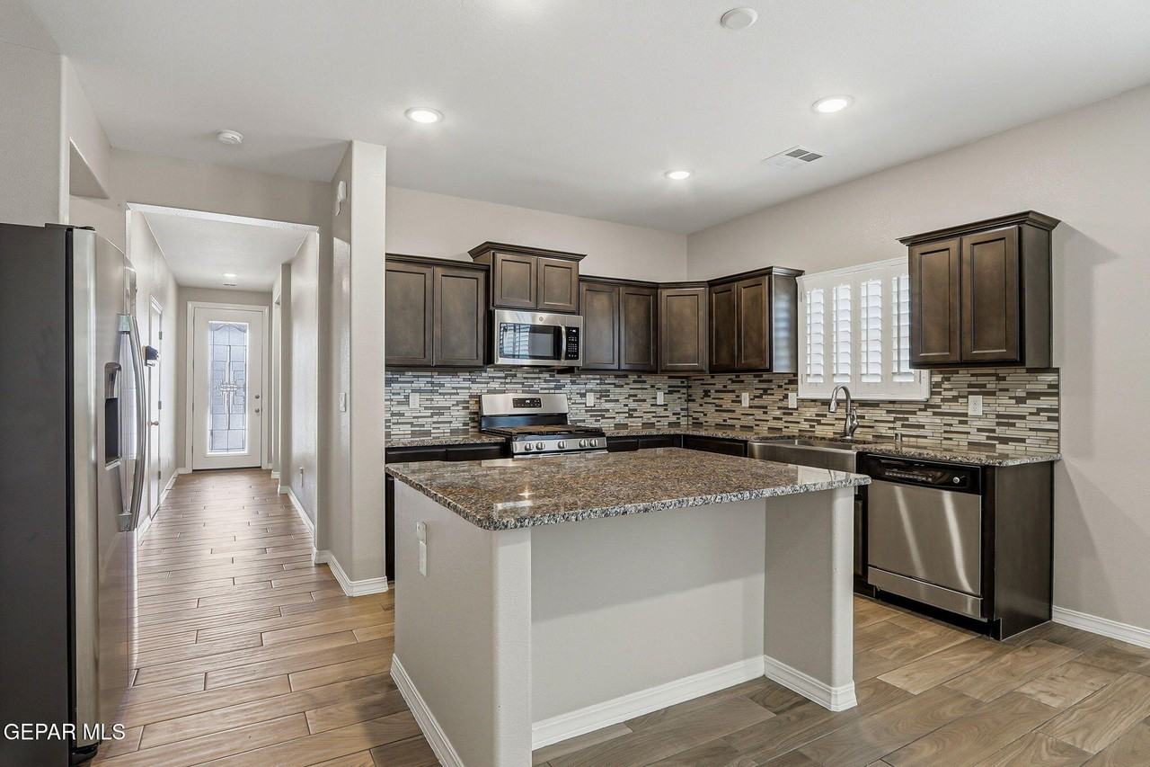 14828 Tierra Coruna Ave - Photo 7 of 32
