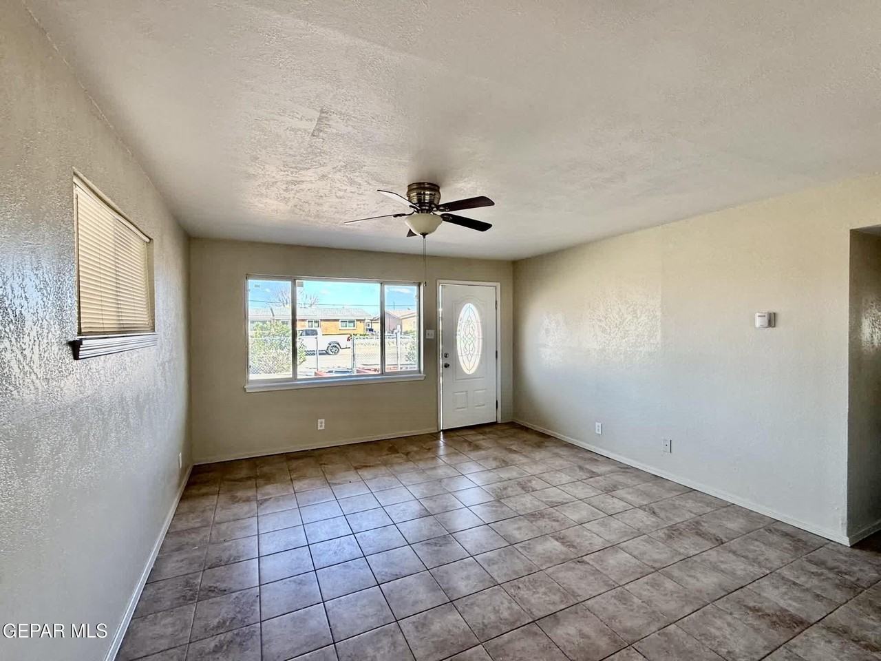 2801 Hawick Rd - Photo 2 of 31