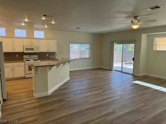3203 Stratford Hall Ct - Photo 4 of 26