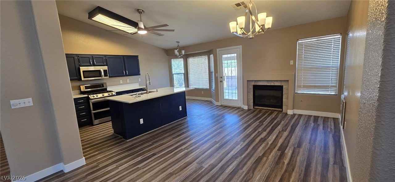 2229 Maple Shade St - Photo 4 of 13