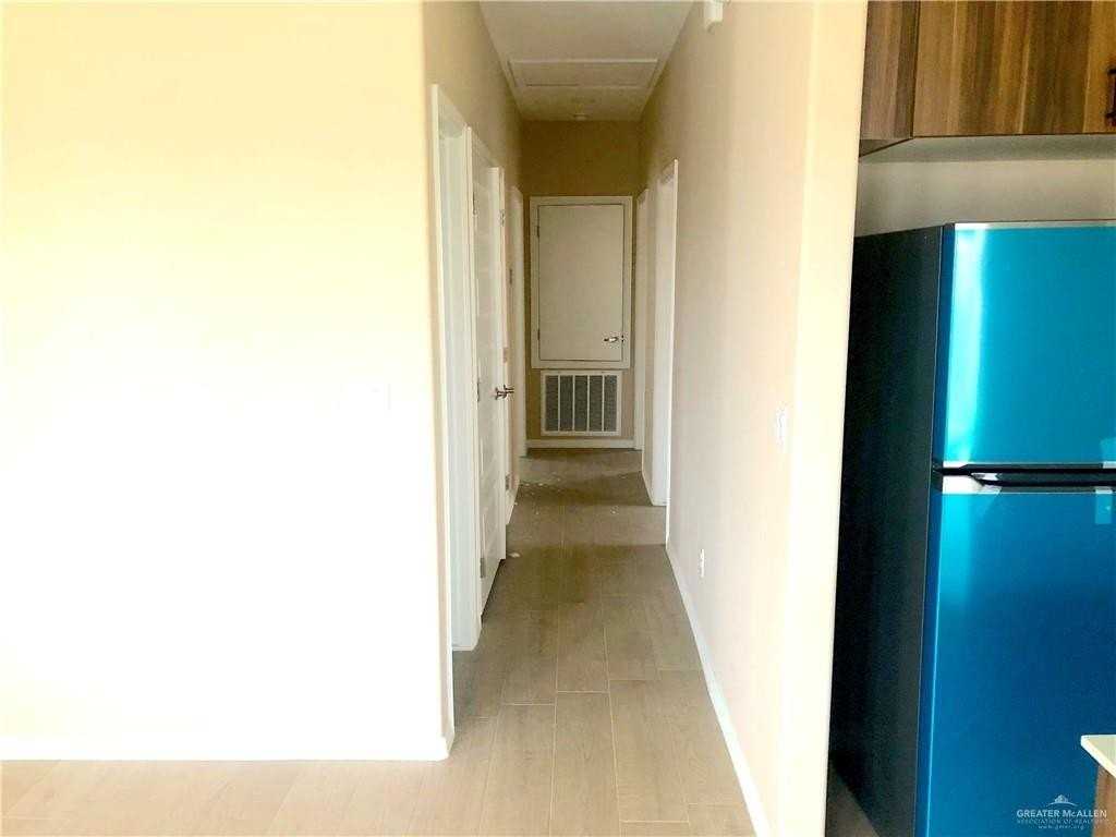 3105 W Driftwood St #4 - Photo 4 of 11