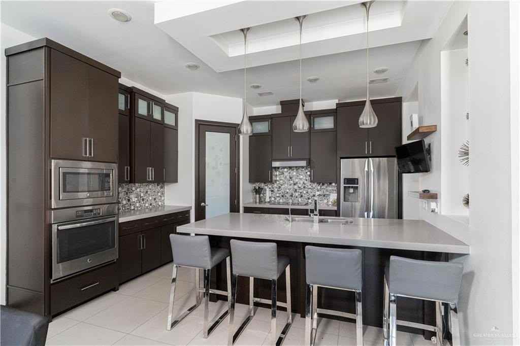 2707 El Jardin - Photo 4 of 26