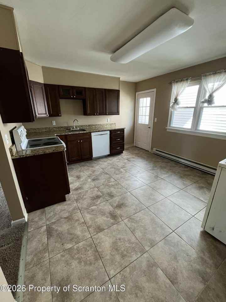 612 Oak St #2 - Photo 6 of 17
