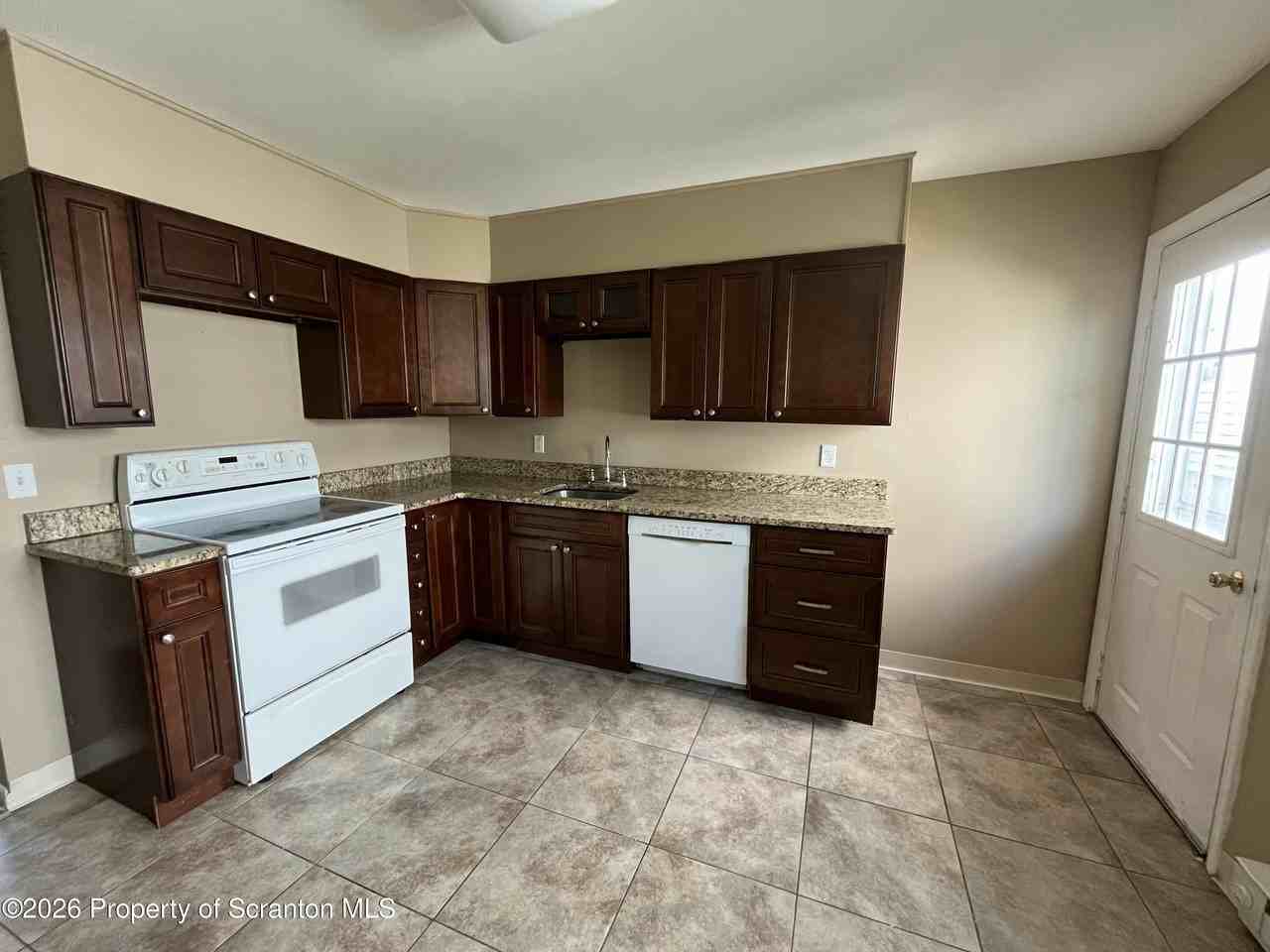 612 Oak St #2 - Photo 7 of 17