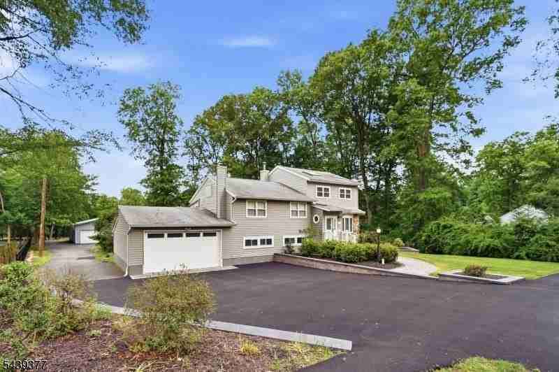 47 Crossbrook Rd - Photo 3 of 35