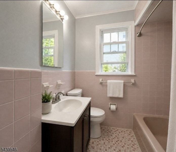 8 Chapman St - Photo 5 of 12