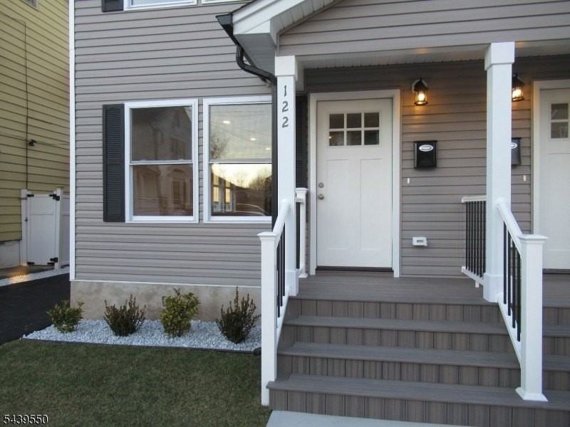 122 Clinton St - Photo 3 of 24