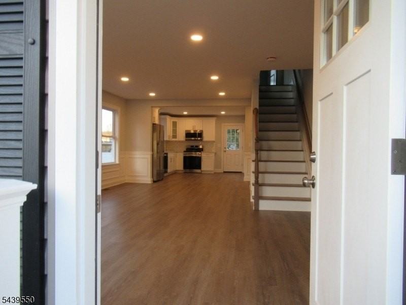 122 Clinton St - Photo 4 of 24