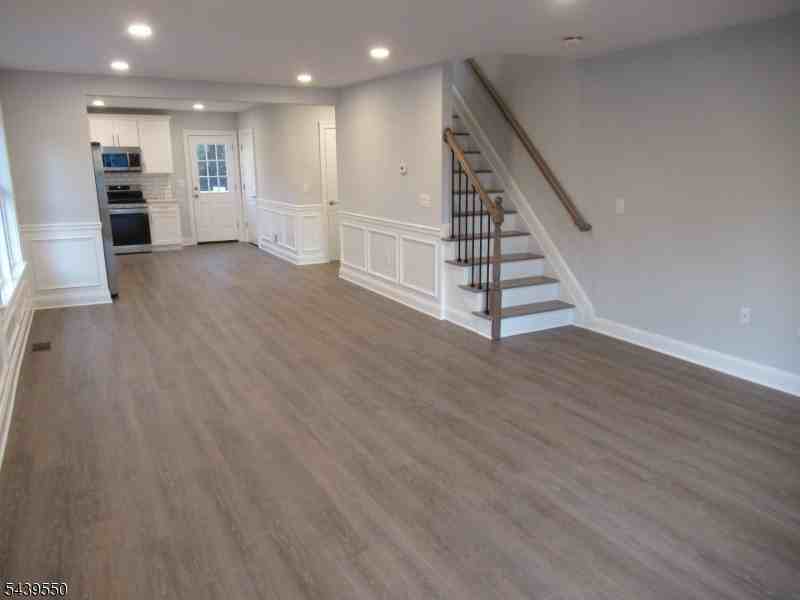 122 Clinton St - Photo 6 of 24
