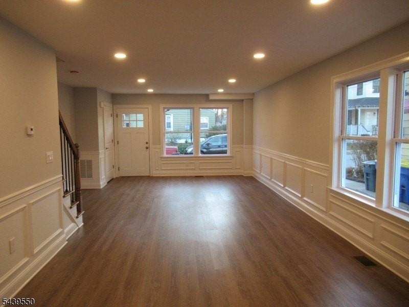 122 Clinton St - Photo 7 of 24