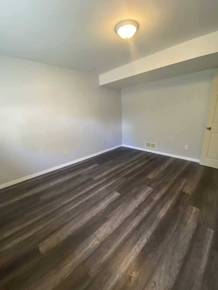 588 Howden St #5 - Photo 4 of 28