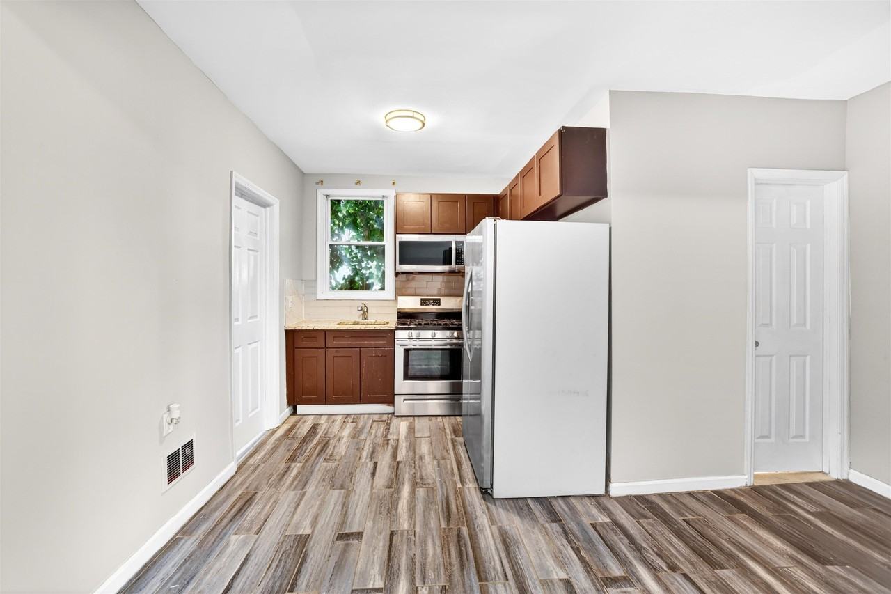 83 Williams Ave #3 - Photo 4 of 16
