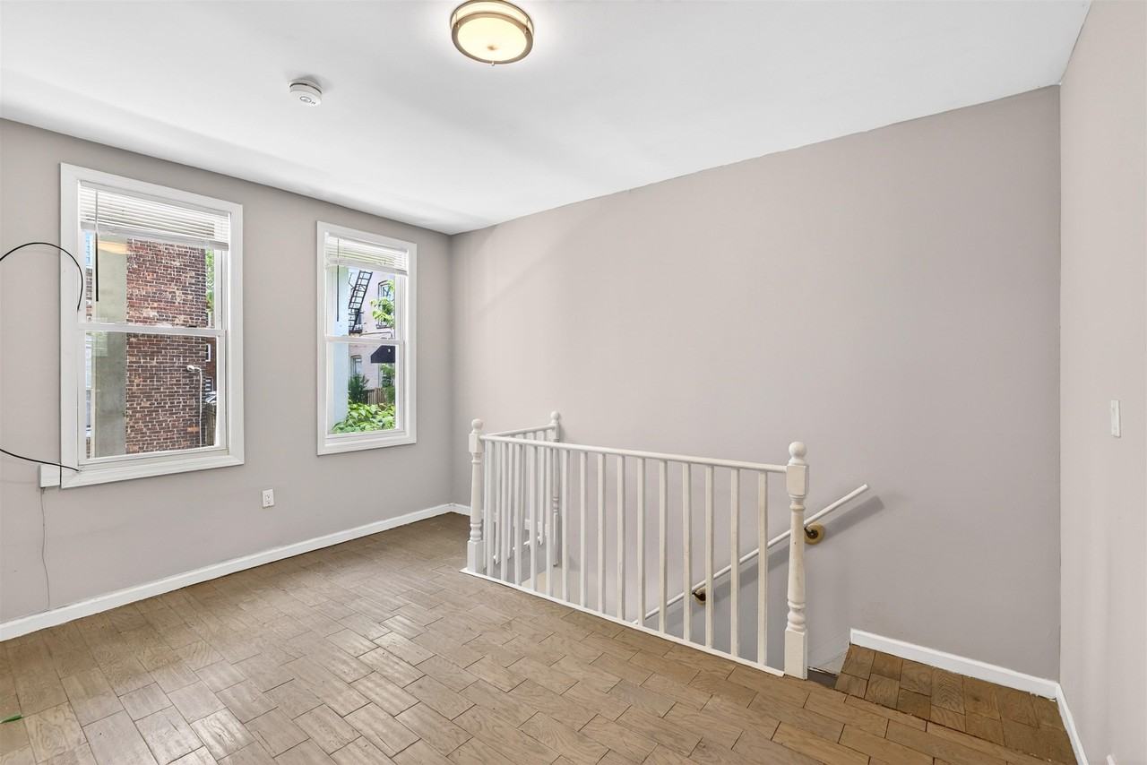83 Williams Ave #3 - Photo 5 of 16