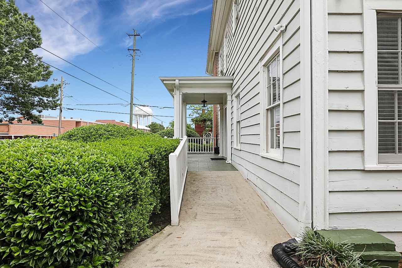 228 East Poplar Street - Photo 4 of 12