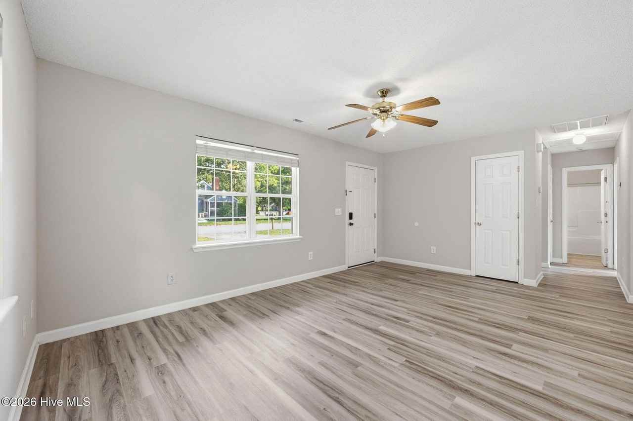 303 Louise Ave - Photo 4 of 19