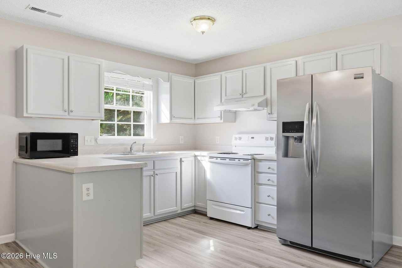 303 Louise Ave - Photo 7 of 19