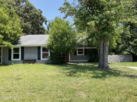 featured image of 303 S Willow Ln