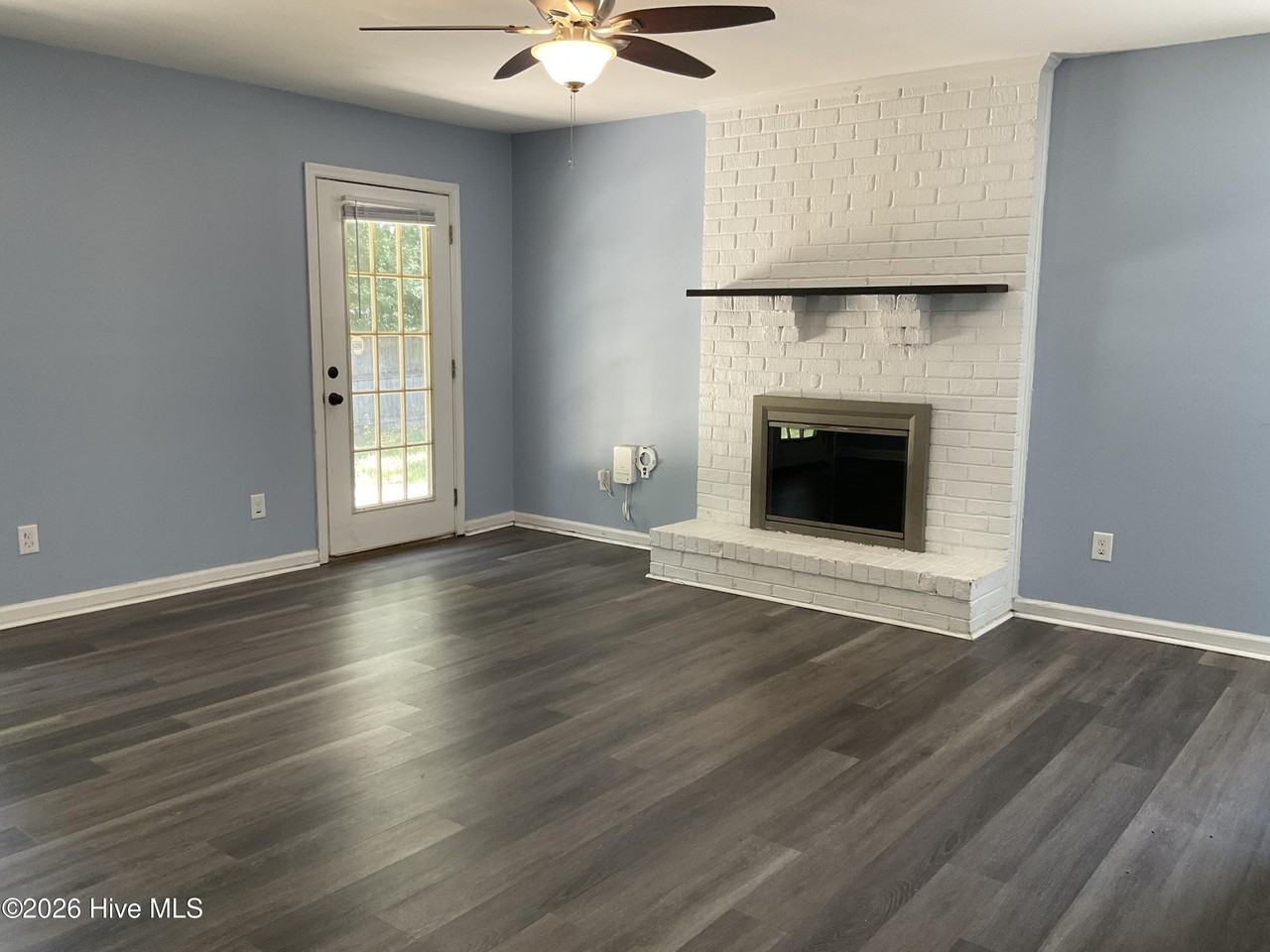 303 S Willow Ln - Photo 3 of 12