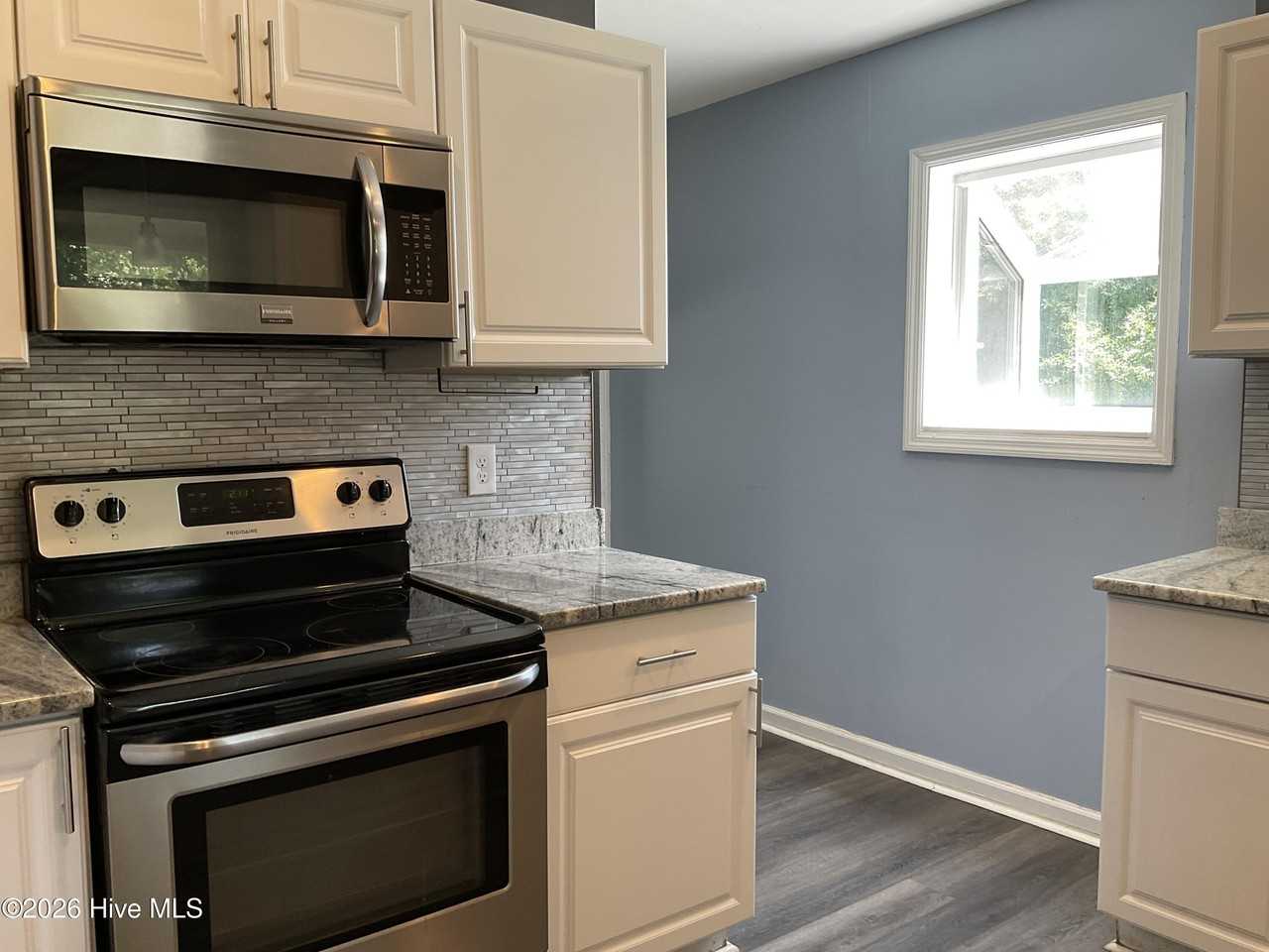 303 S Willow Ln - Photo 4 of 12