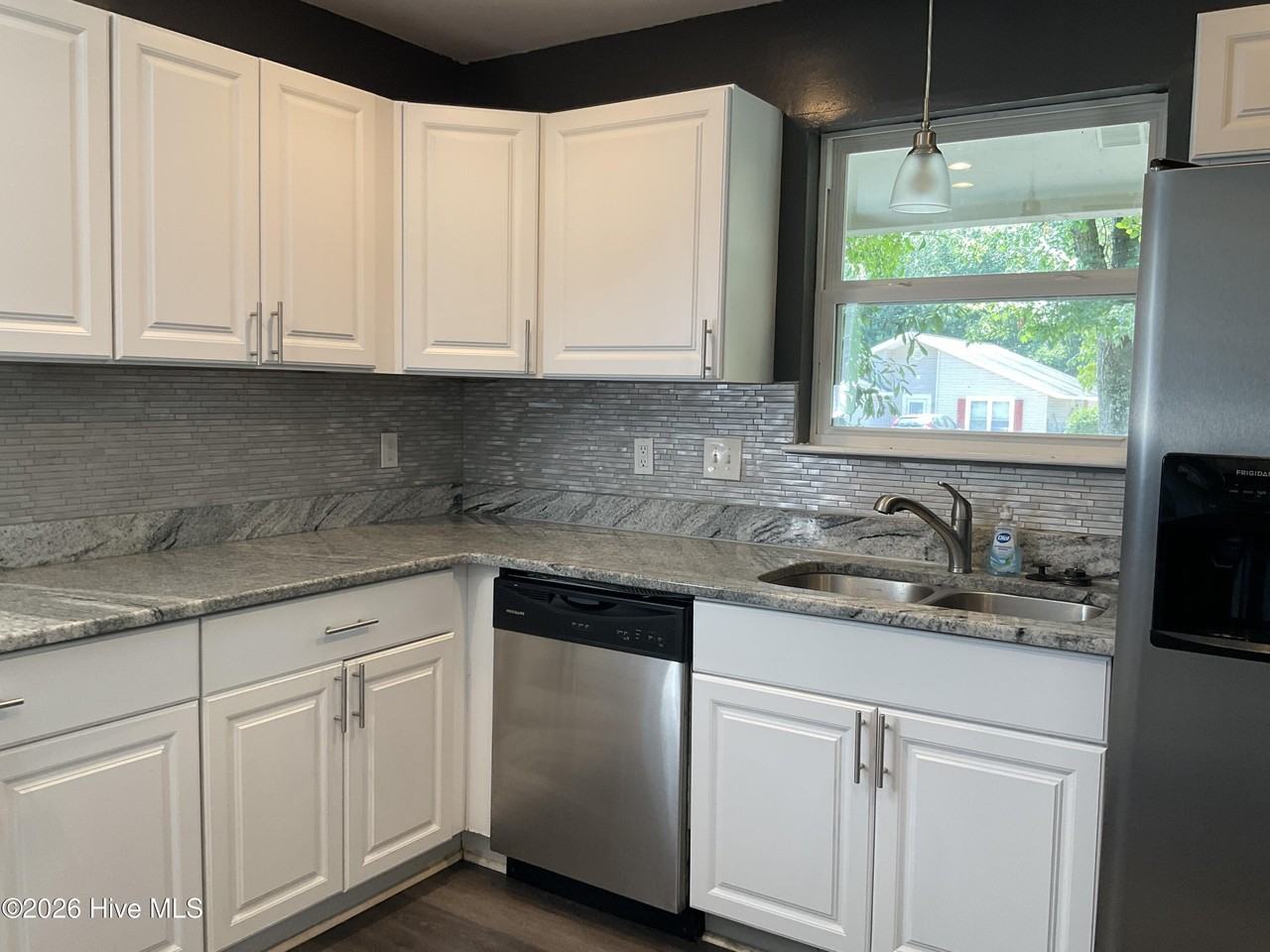 303 S Willow Ln - Photo 5 of 12