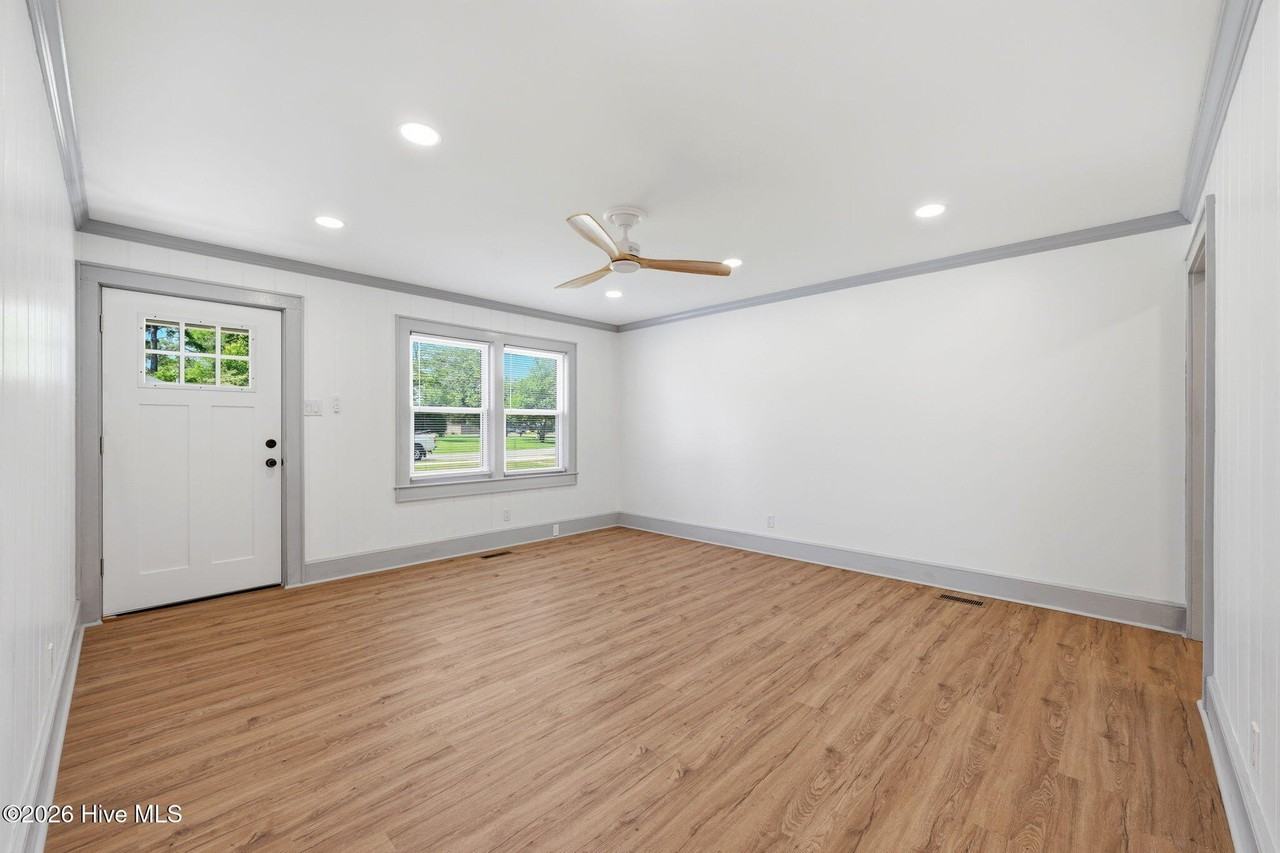 1714 Lucerne Way - Photo 3 of 20