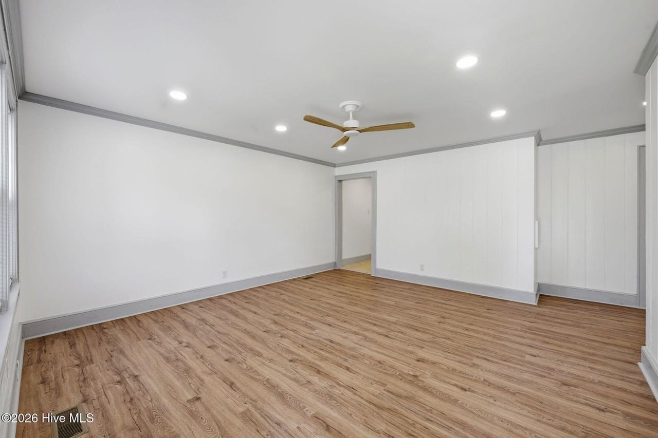 1714 Lucerne Way - Photo 4 of 20