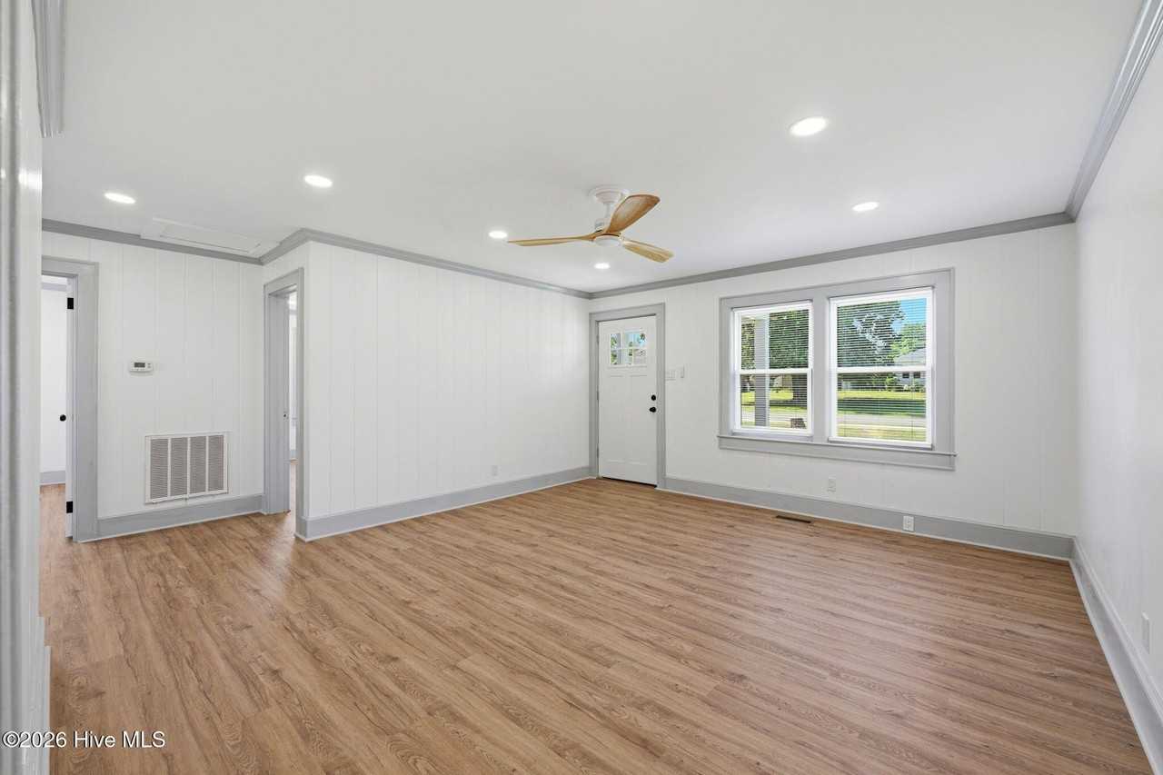 1714 Lucerne Way - Photo 5 of 20