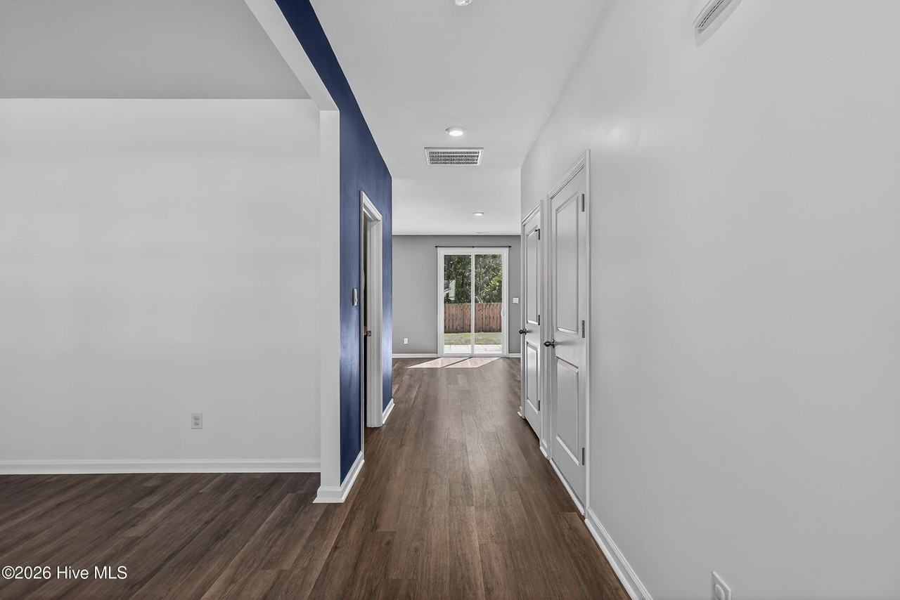 402 Ibis Ct - Photo 5 of 35