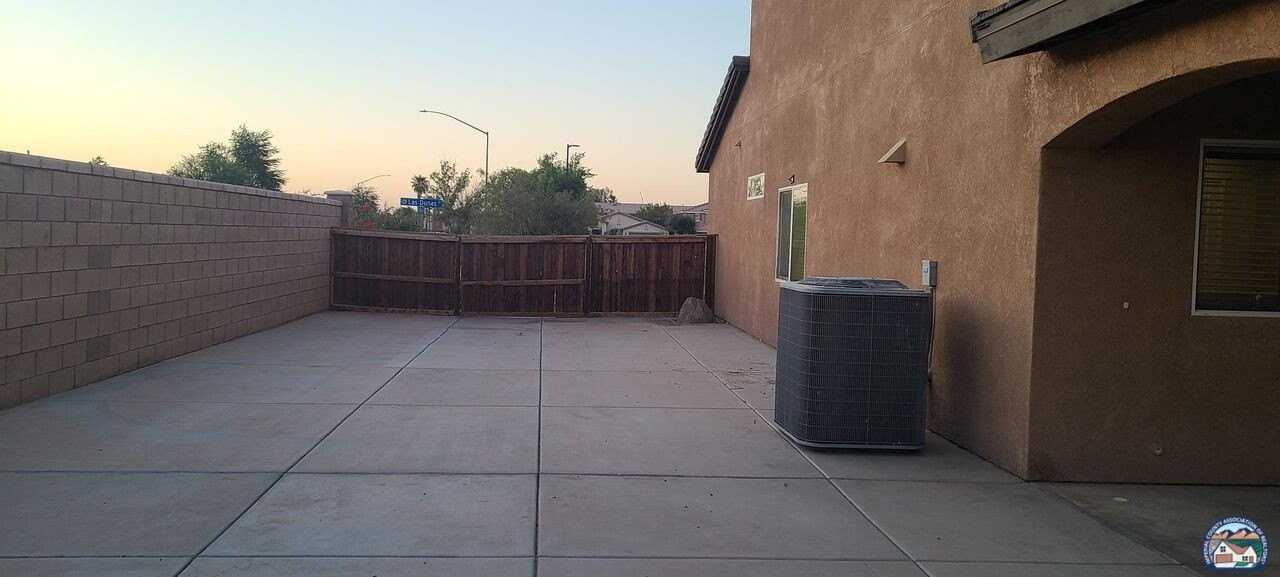 655 Las Dunas St - Photo 3 of 17