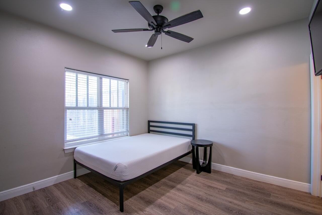 1508 Avenue W - Photo 5 of 17