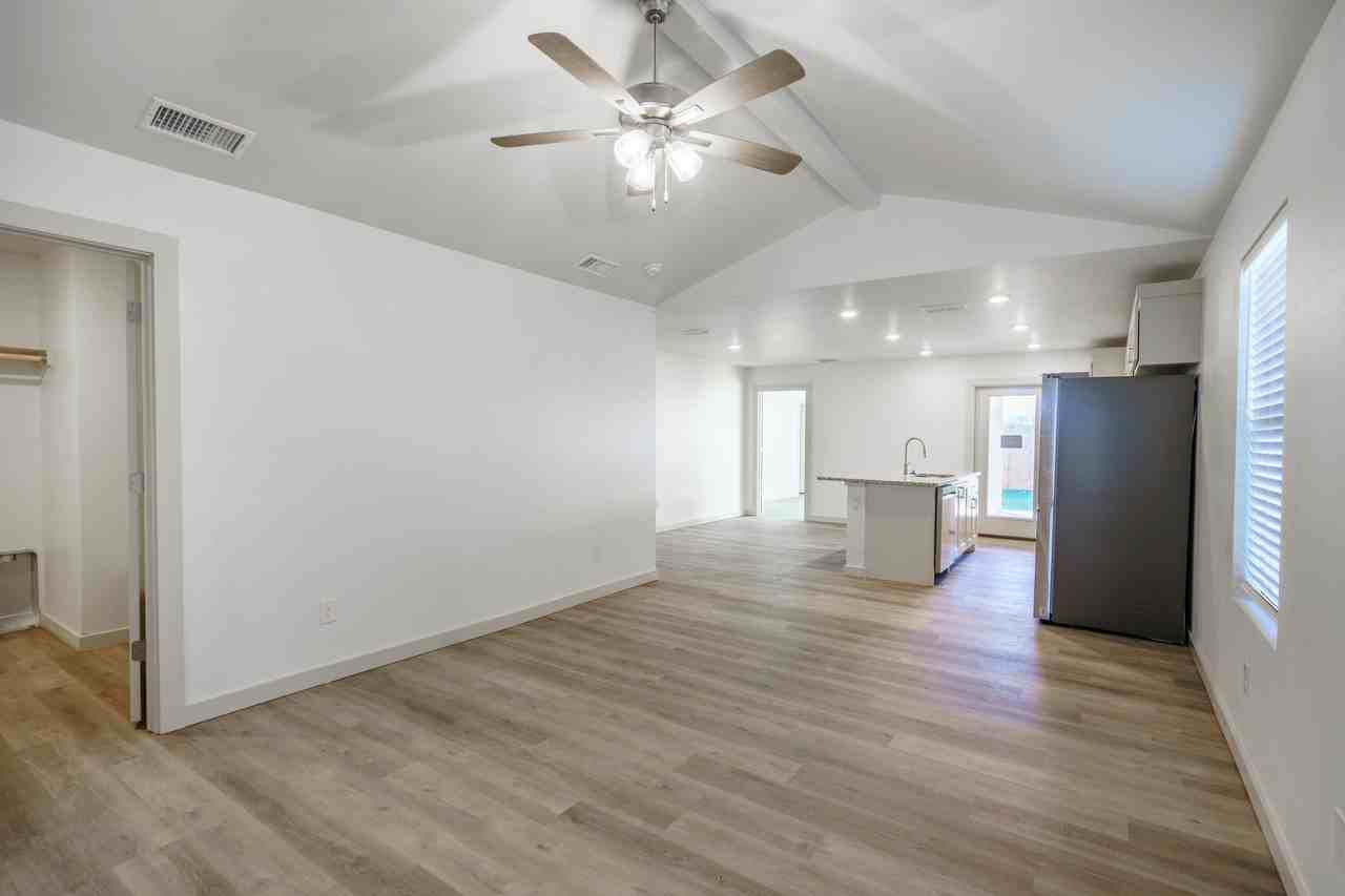 406 51st St - Photo 2 of 15