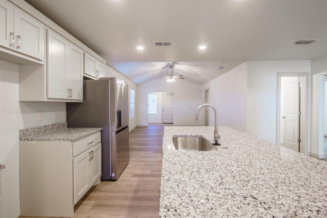208 51st St - Photo 4 of 15