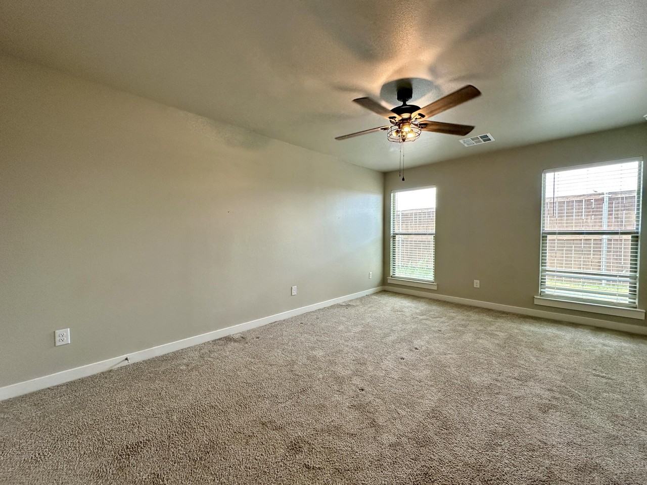 2933 Abbeville Ave - Photo 6 of 8