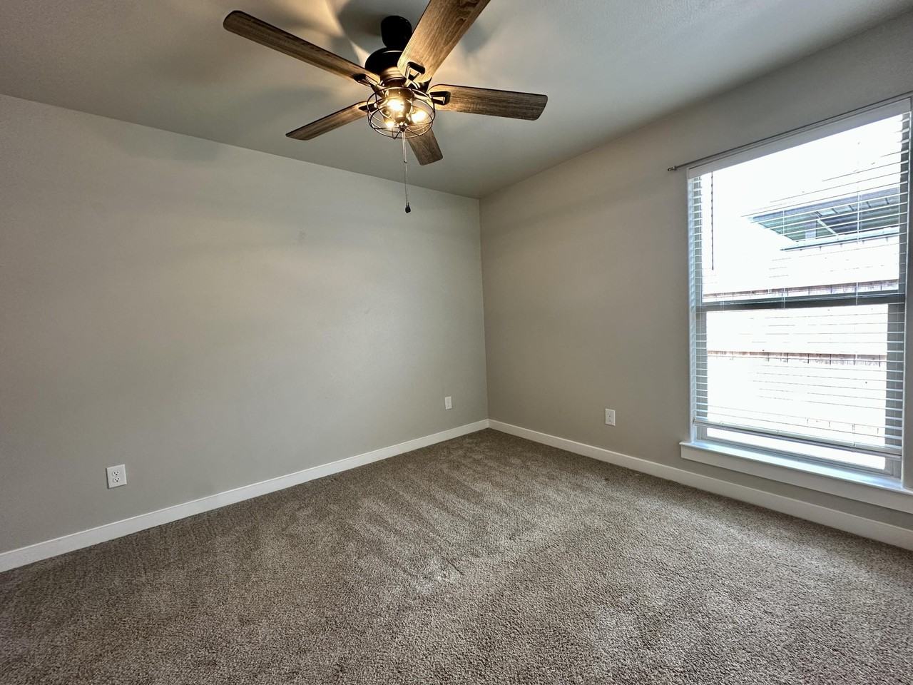 2933 Abbeville Ave - Photo 7 of 8