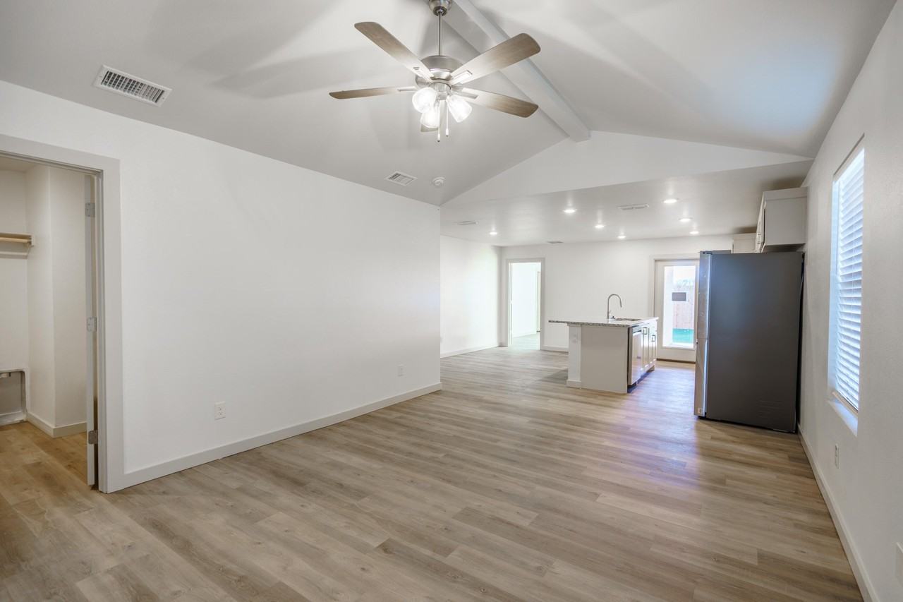 201 51st St - Photo 2 of 15