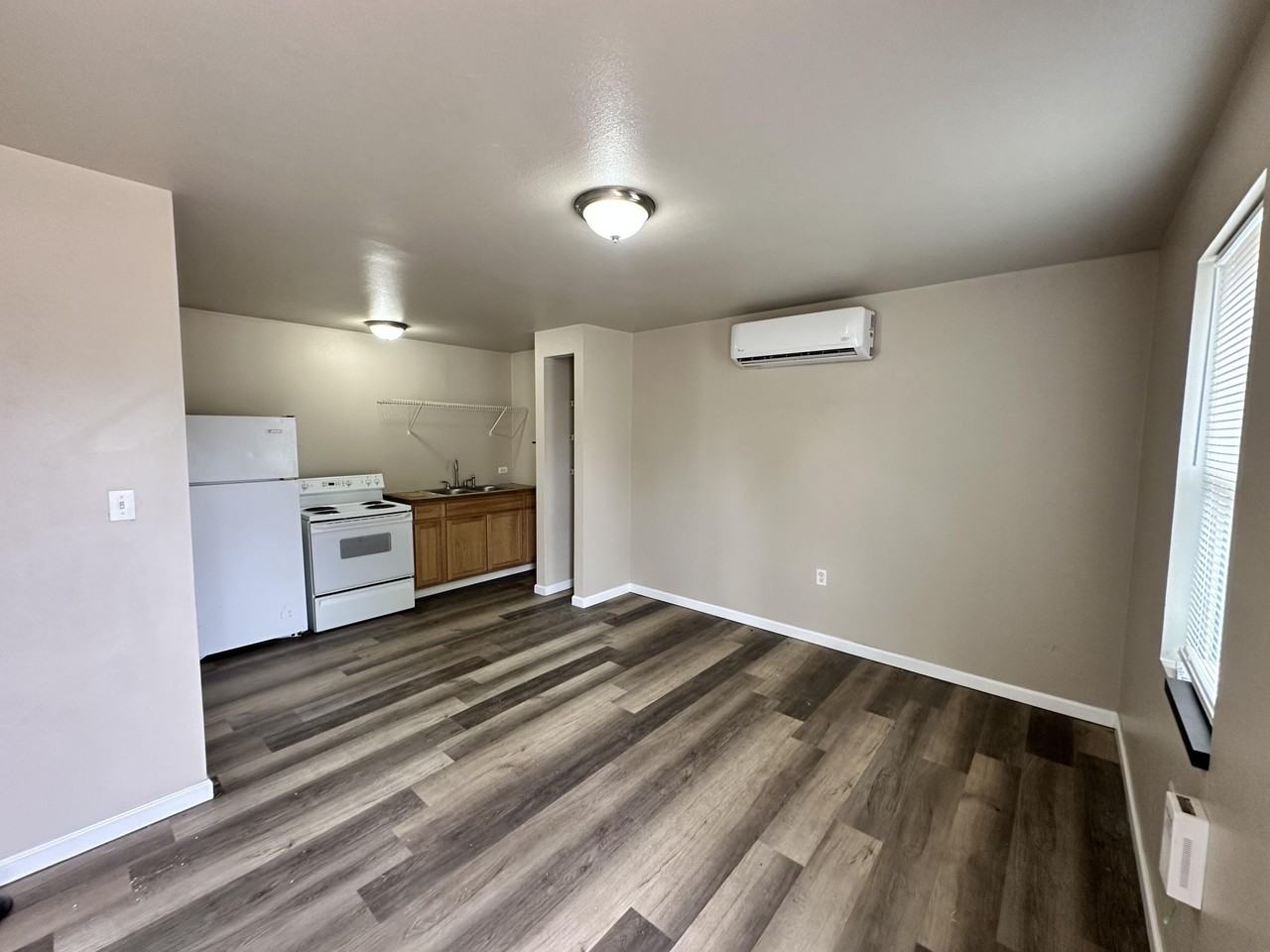 735 N Cleveland St - Photo 3 of 9