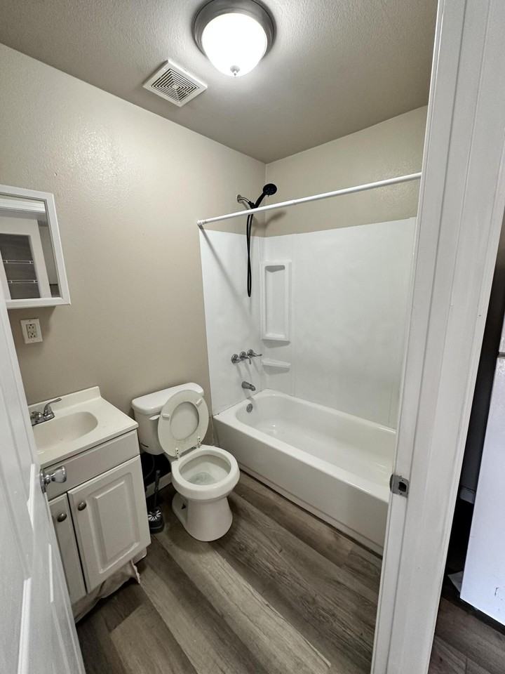735 N Cleveland St - Photo 6 of 9