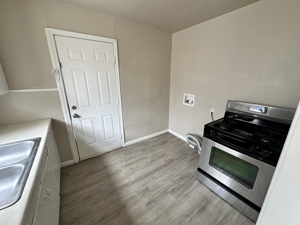 4210 S Harrison St - Photo 4 of 9