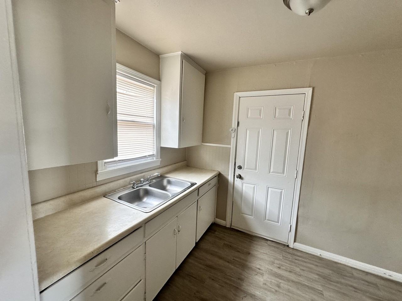 4210 S Harrison St - Photo 5 of 9