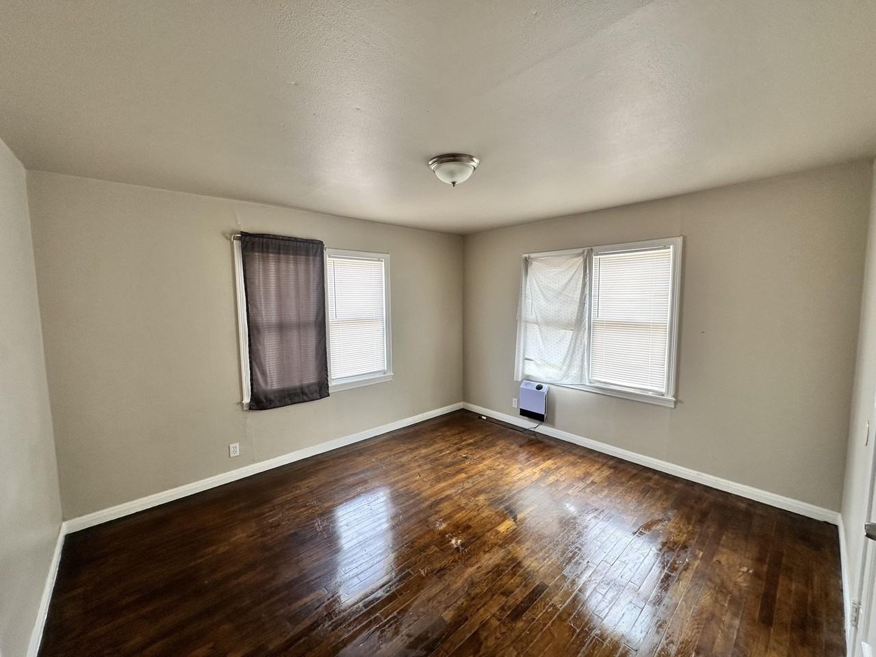 4210 S Harrison St - Photo 6 of 9