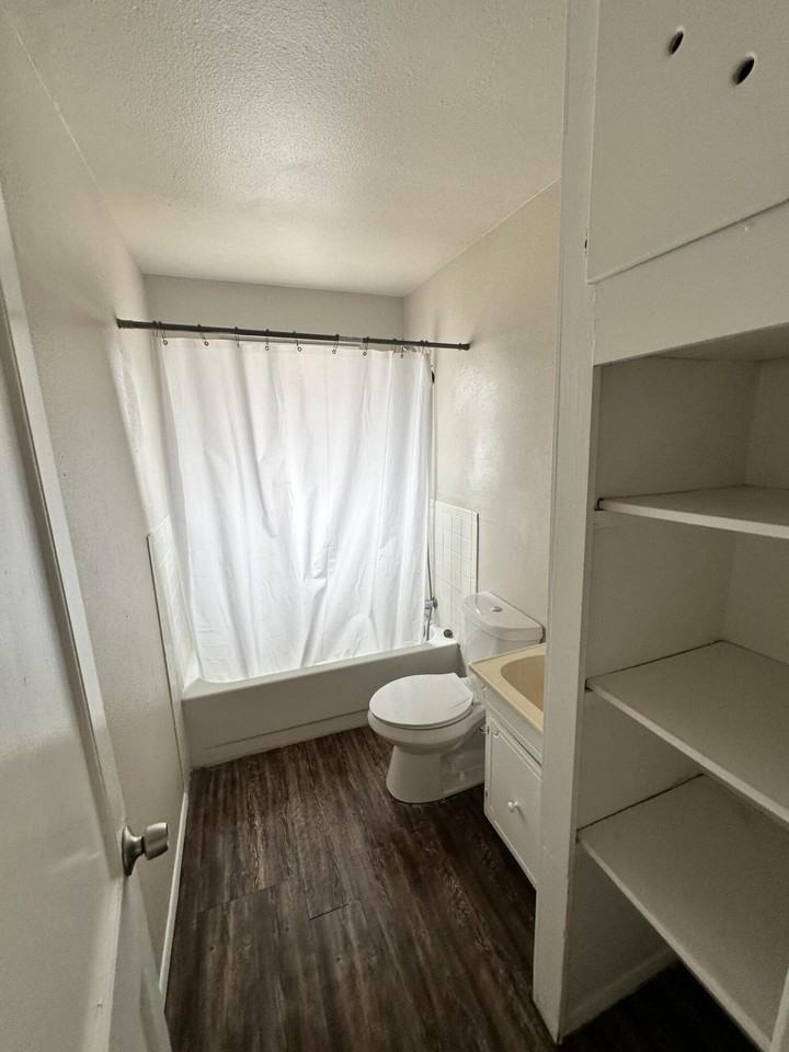 4210 S Harrison St - Photo 7 of 9