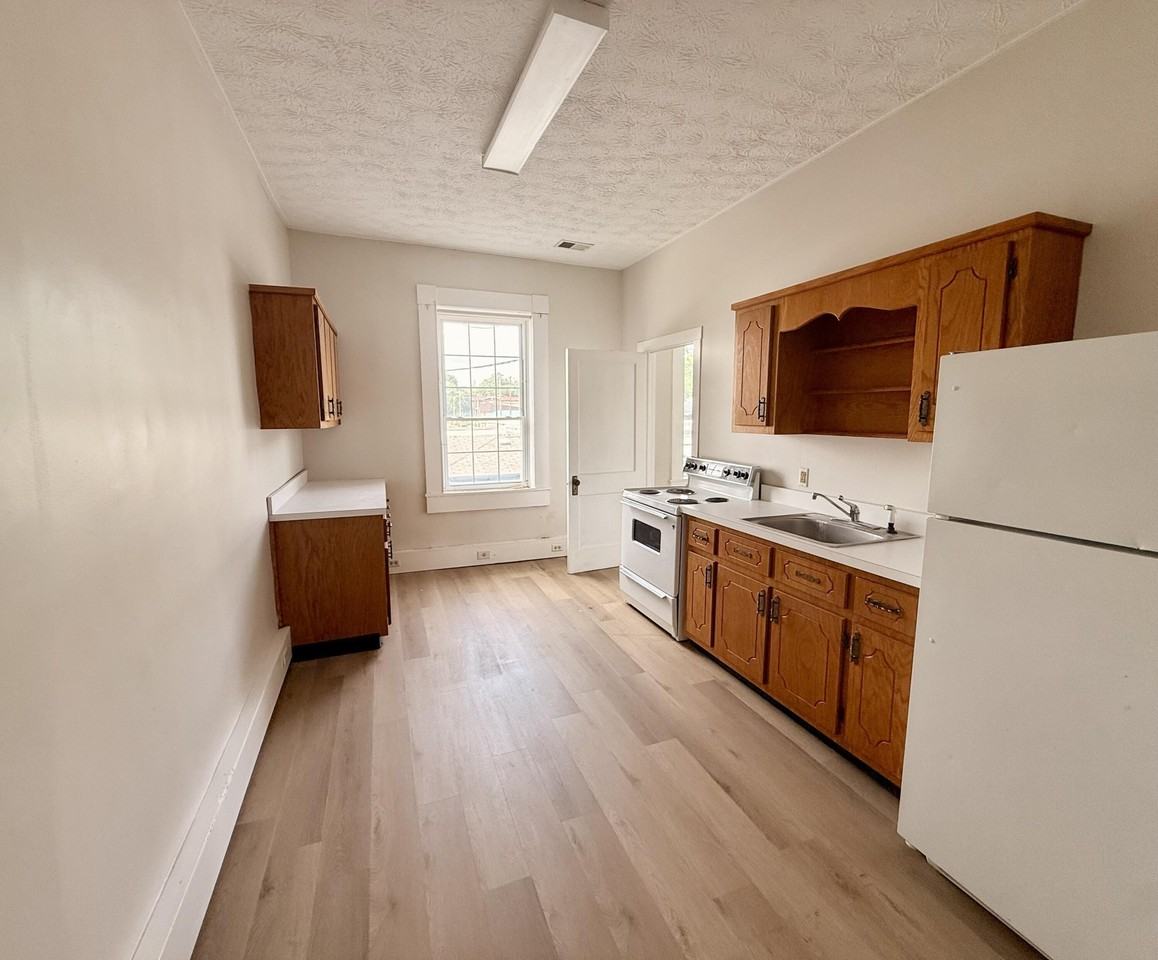 101 W Broadway St - Photo 2 of 3