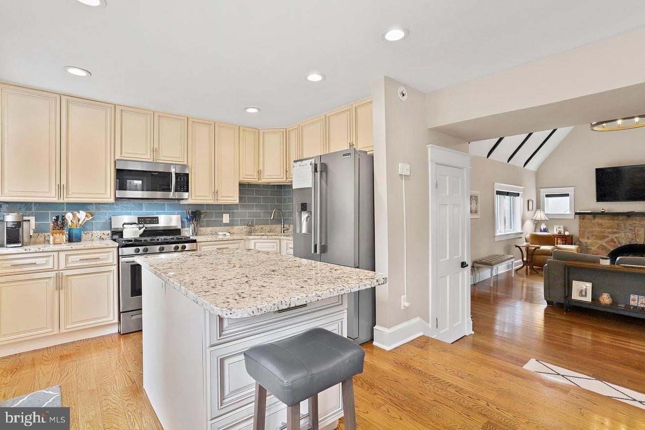 2347 S Arlington Ridge Rd - Photo 4 of 42