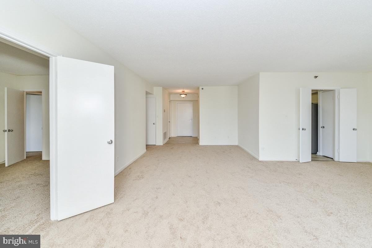 1016 S Wayne St - Photo 7 of 10