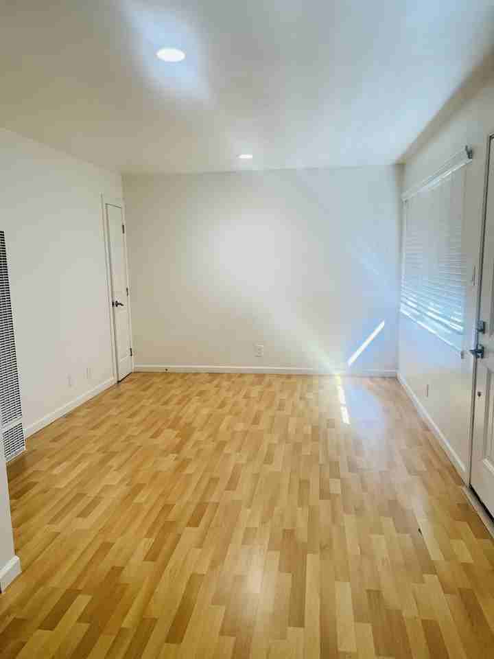 1417 Bellevue Avenue - Photo 4 of 7