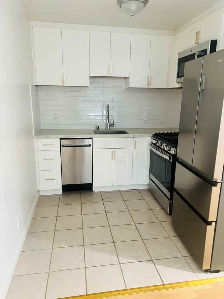 1417 Bellevue Avenue - Photo 6 of 7