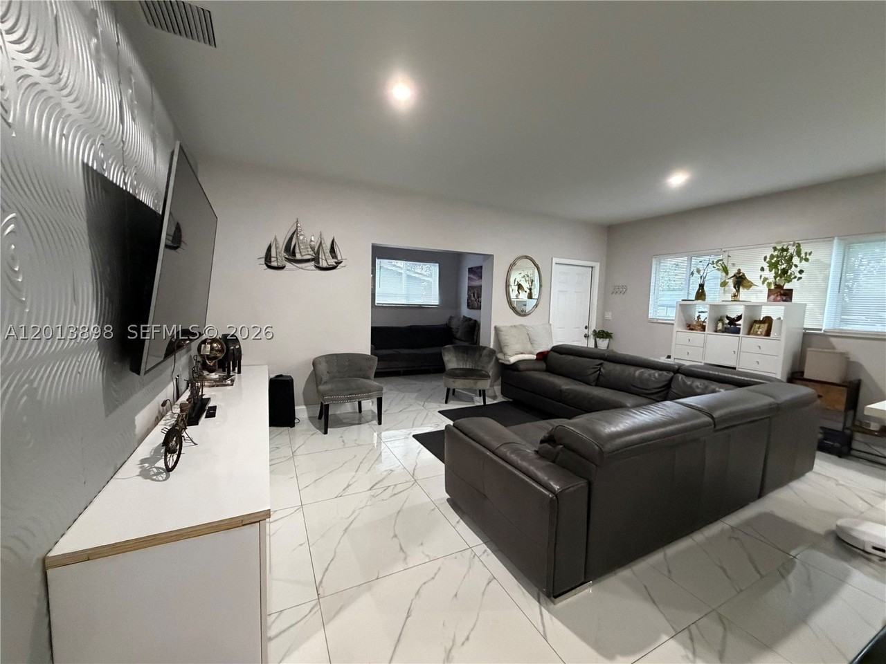 2241 N 62nd Ave - Photo 2 of 14