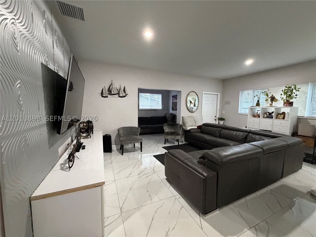 2241 N 62nd Ave - Photo 3 of 14